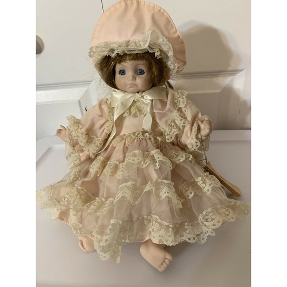 Vintage Porcelain Bradley’s Doll Big Eye Girl 10” Sitting Pouty - Picture 4 of 12